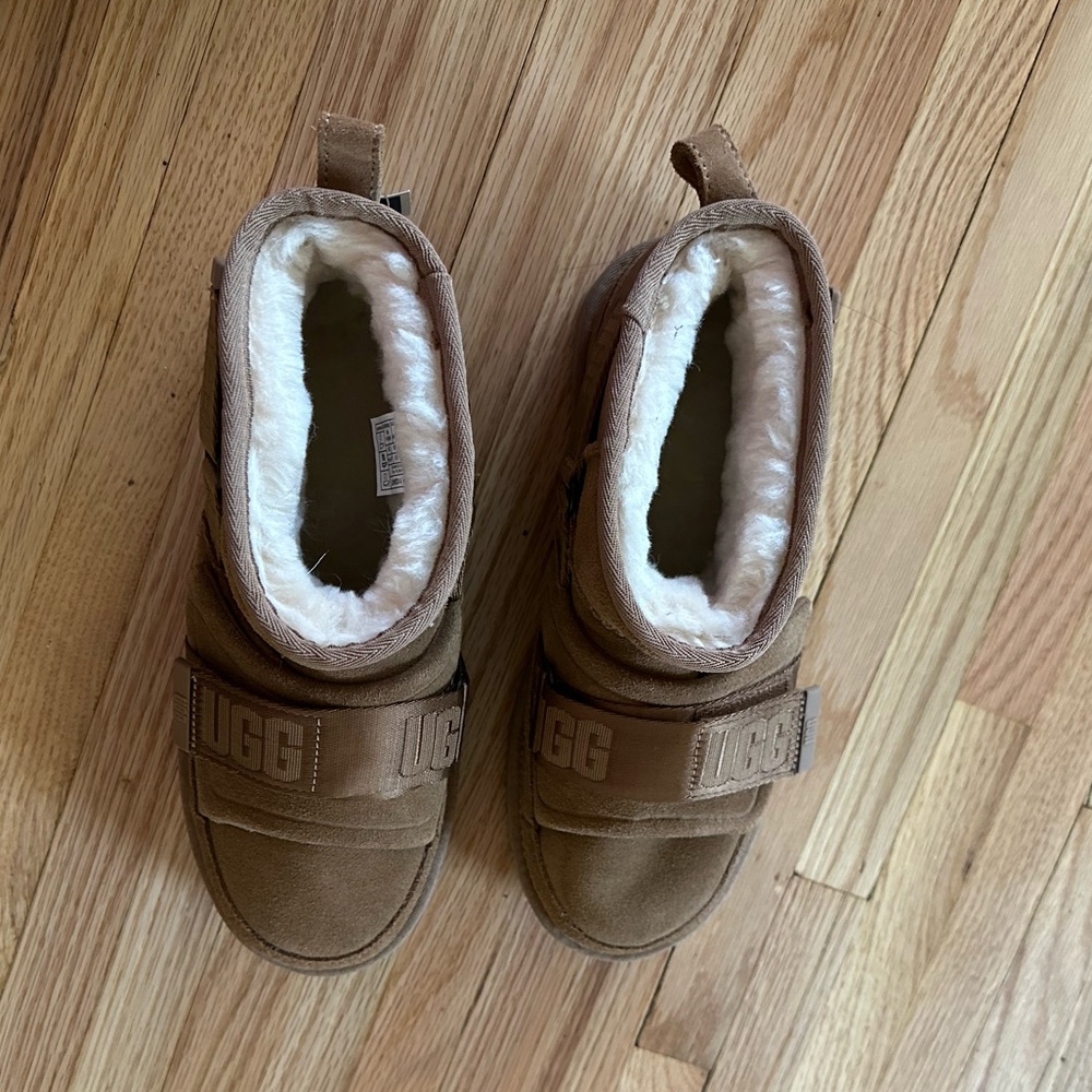 UGG Classic Ultra Mini Hybrid Boot - Picture 8 of 8